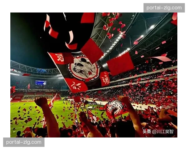 博洛尼亚比赛期间，主场球迷展示巨型Tifo致敬已故前主席